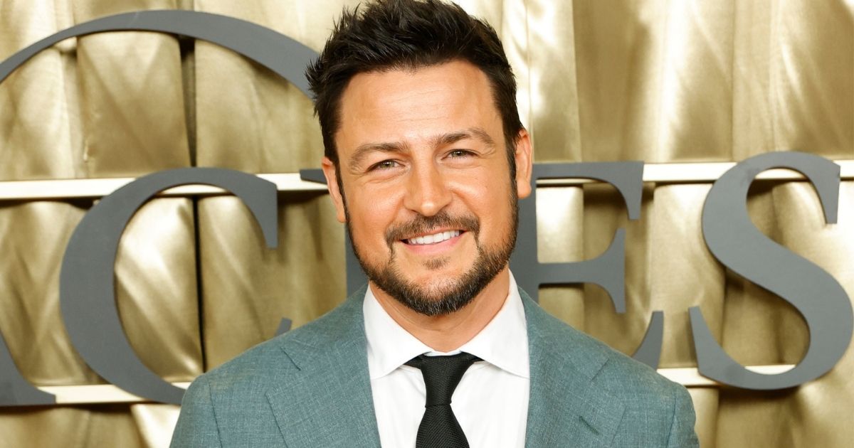 Where does Tyler Hynes live now? Toronto and travel facts 3 Does Tyler Hynes live in LA?